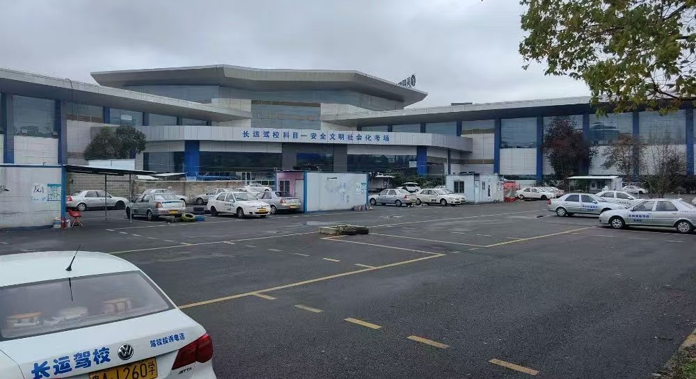 ��У����