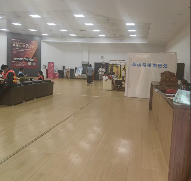 ��У����