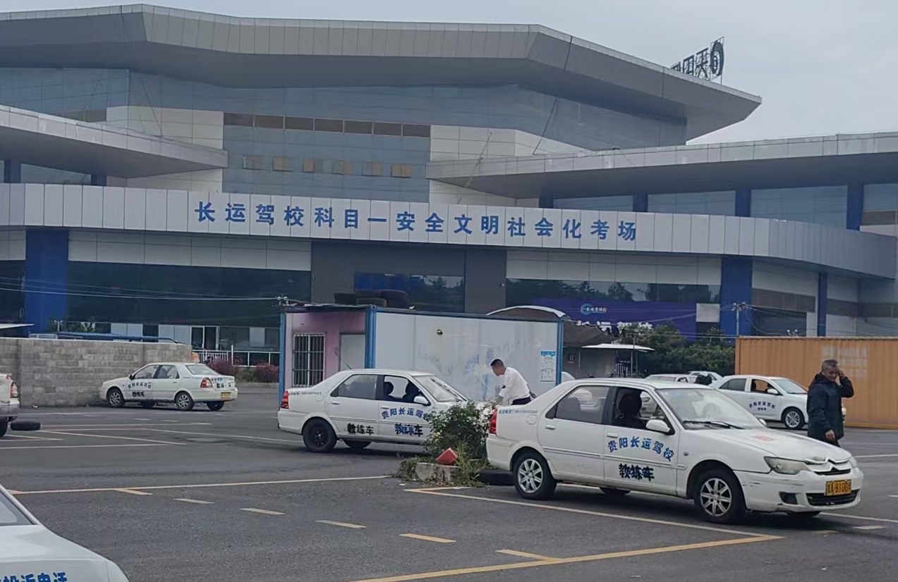 ��У����