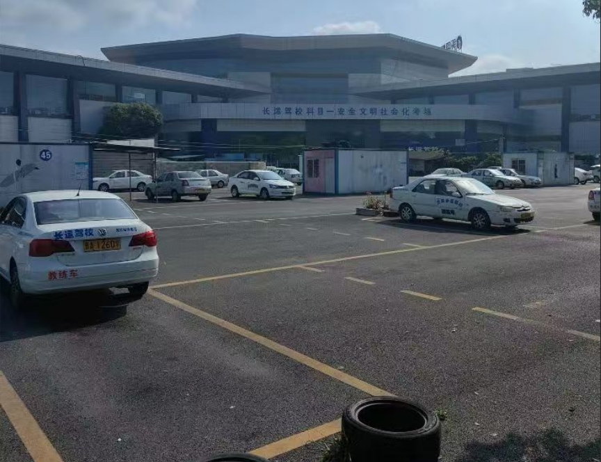 ��У����